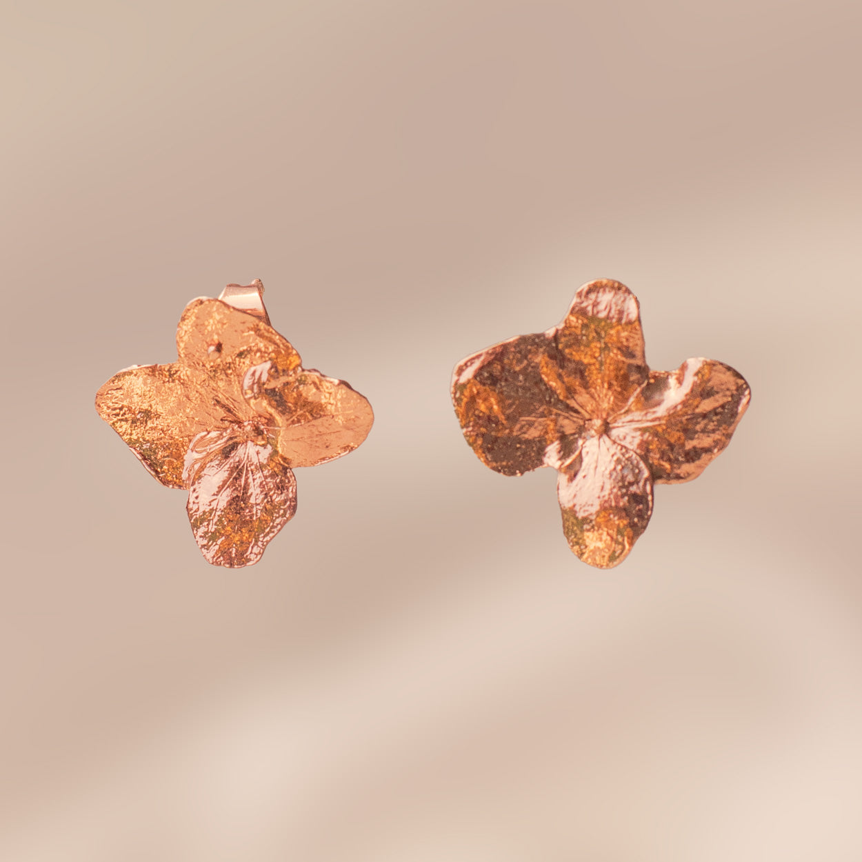 Aretes Topo Flor Hortensia