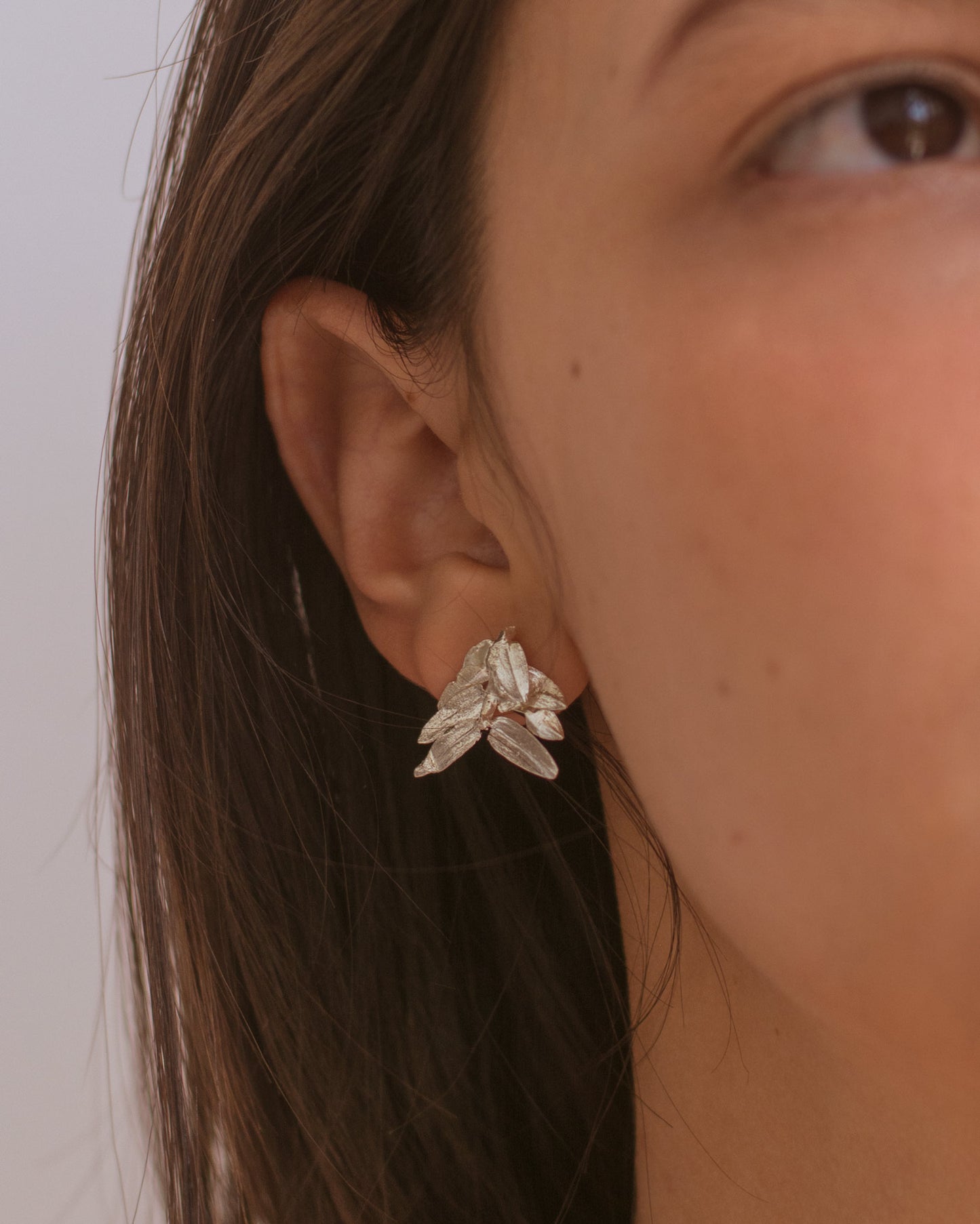 Aretes Topo Mini Hoja Romeron Plata Ecológica