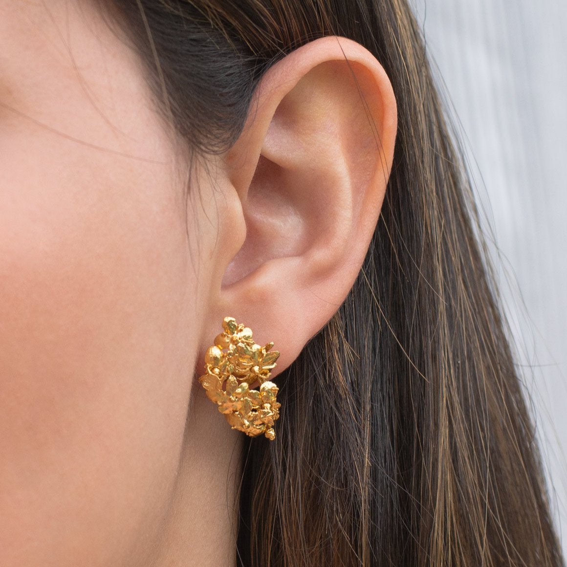 Aretes Topo Ramita Flor Sauco Dorado