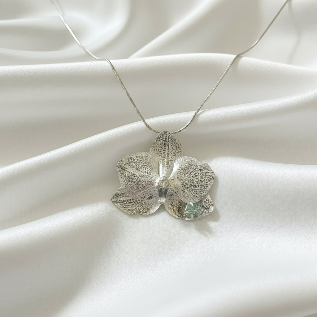 Collar Orquidea Phalaenopsis Baby Plata Esmeralda