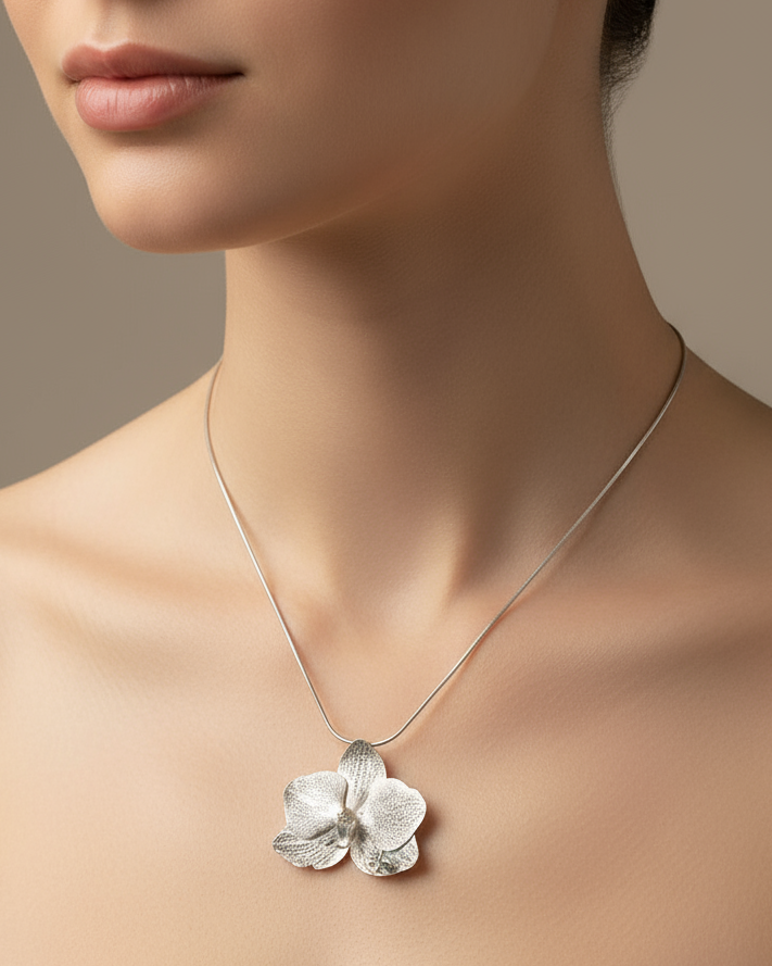 Collar Orquidea Phalaenopsis Baby Plata Esmeralda