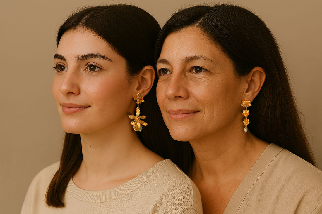 Madrea e hija con joyas de orquideas inmortalizadas Liz de la Cruz