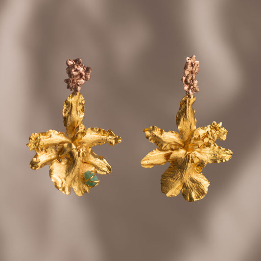 Aretes de Saucos & Orquídea Odontoglossum Esmeralda, con flores naturales inmortalizadas en bronce con baños de oro rosado y de 24k