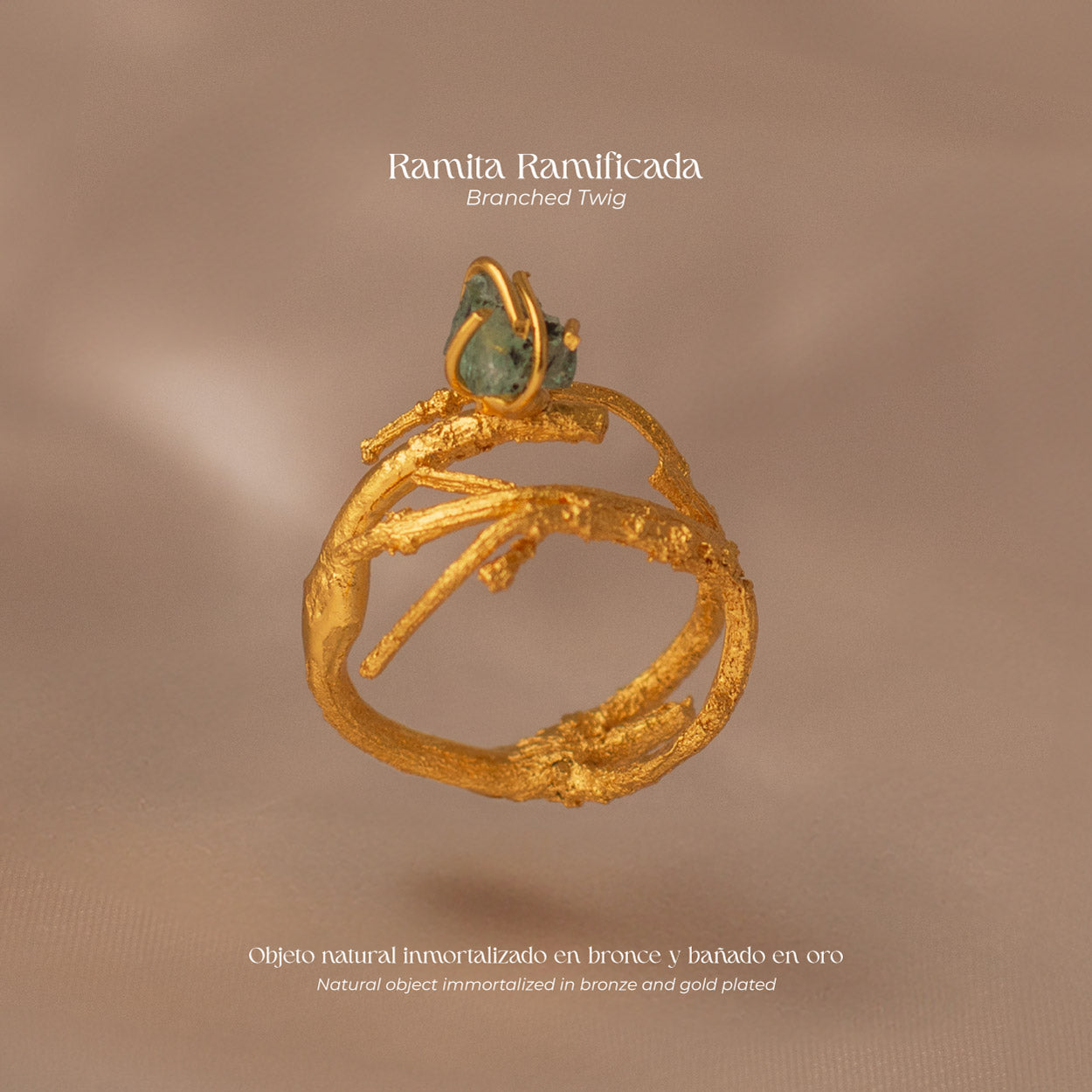 Anillo Ramita Ramificada en bronce bañado en oro de 24k, mostrando la estructura única y compleja de una ramita natural