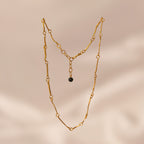 Collar Entero Ramitas en bronce bañado en oro de 24k, mostrando la delicadeza y la autenticidad de las ramitas naturales transformadas en joyería.