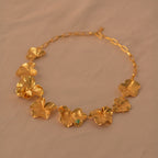 Collar Statement Hojas de Hiedra y Hortensia con Esmeralda