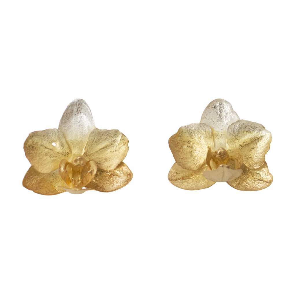 Aretes de orquídea Phalaenopsis baby real inmortalizada con fundición orgánica directa, degradé plata ecológica a oro 24k — joyería botánica Colombia
