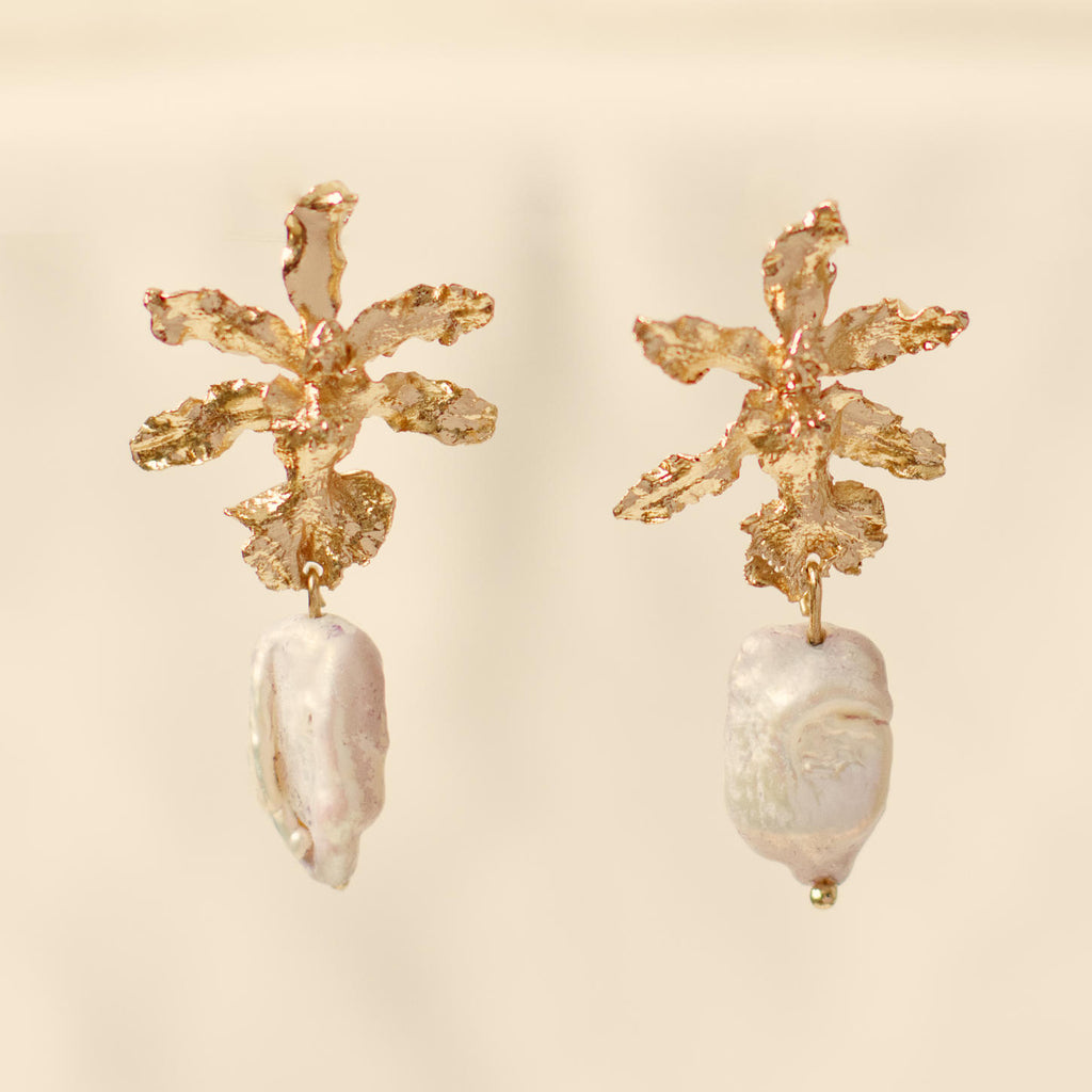 Aretes Orquidea Chocolate con Perla Barroca