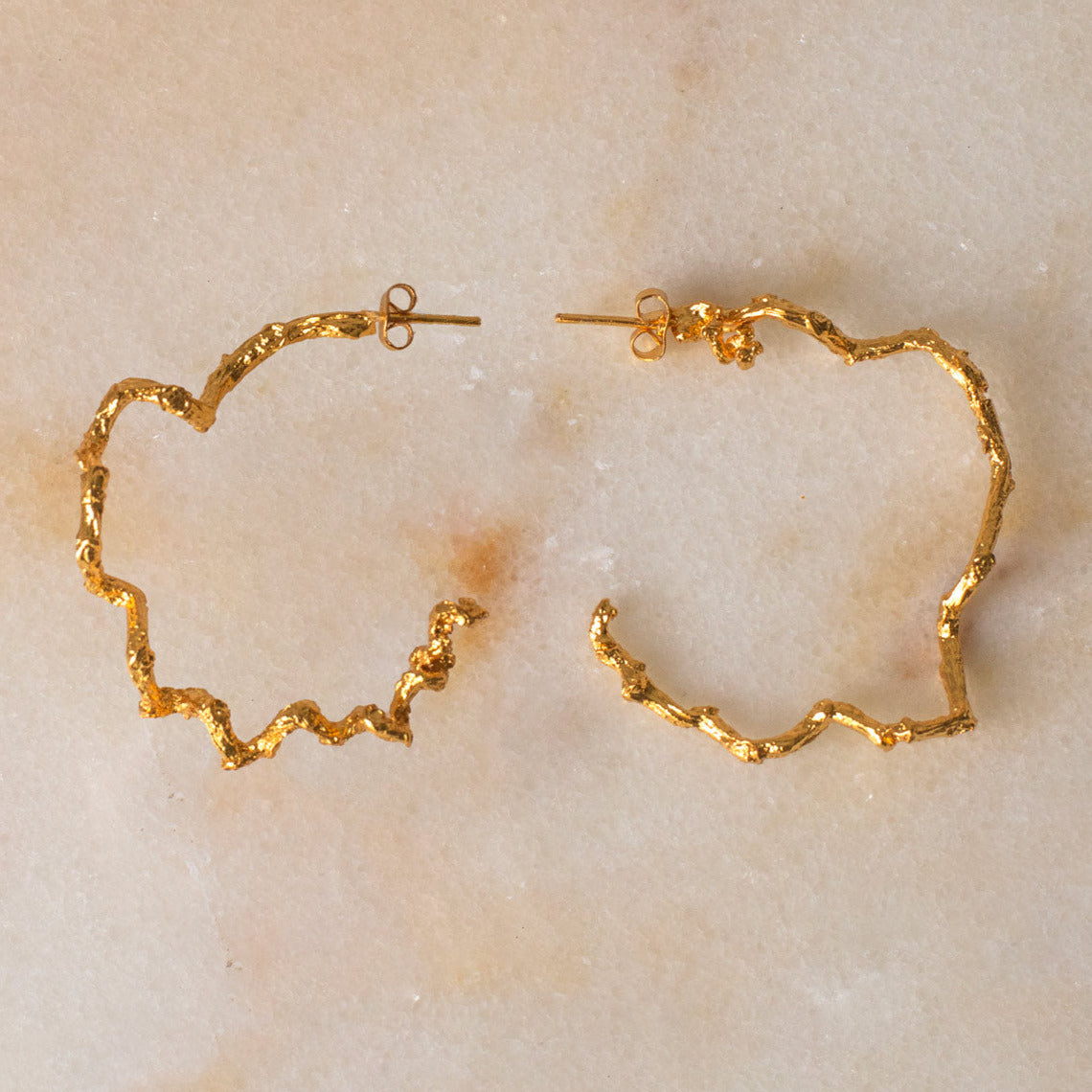 Aretes Candongas Arracadas Aros en ramita de palma natural inmortalizada en bronce bañado en oro de 24k
