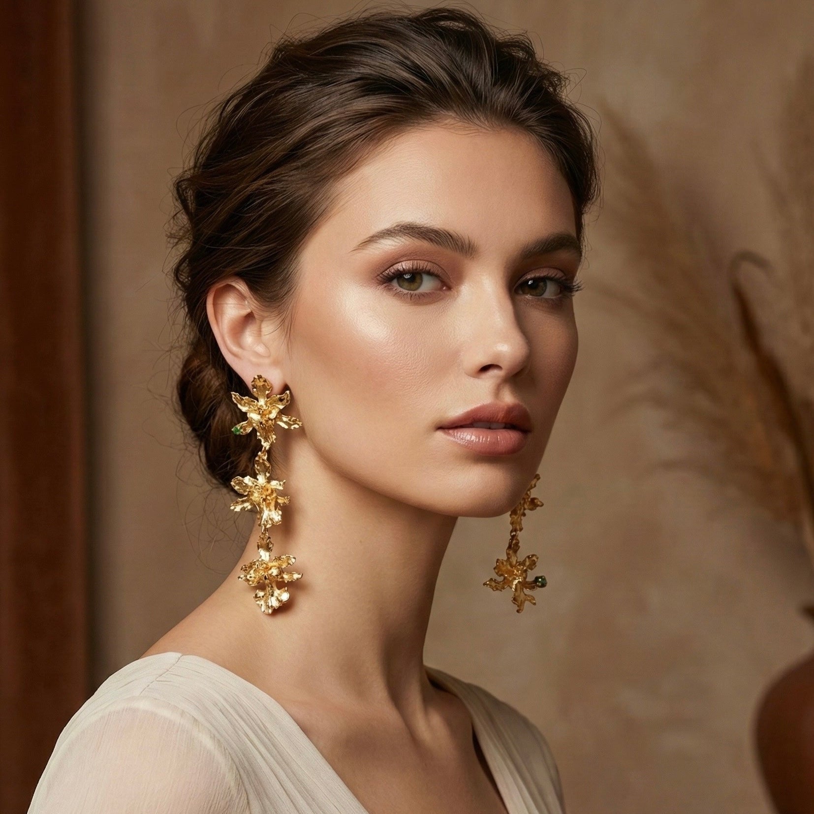 ARETES TRES ORQUIDEA CHOCOLATE ESMERALDA