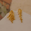Aretes con diseño natural de hoja de pino, hechos a mano en oro de 24k