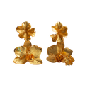 Aretes dorados de orquídea Phalaenopsis y hoja de hiedra con esmeralda natural