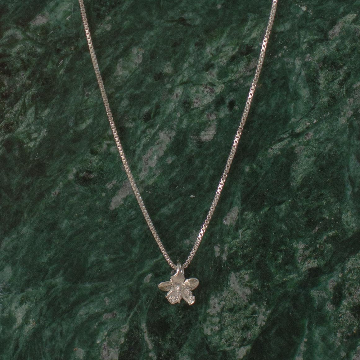 Gargantilla Mini Flor Sauco Plata Ecológica