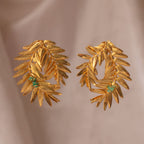 Aretes Helecho Romeron Espiral Esmeralda en bronce bañado en oro de 24k, con esmeralda
