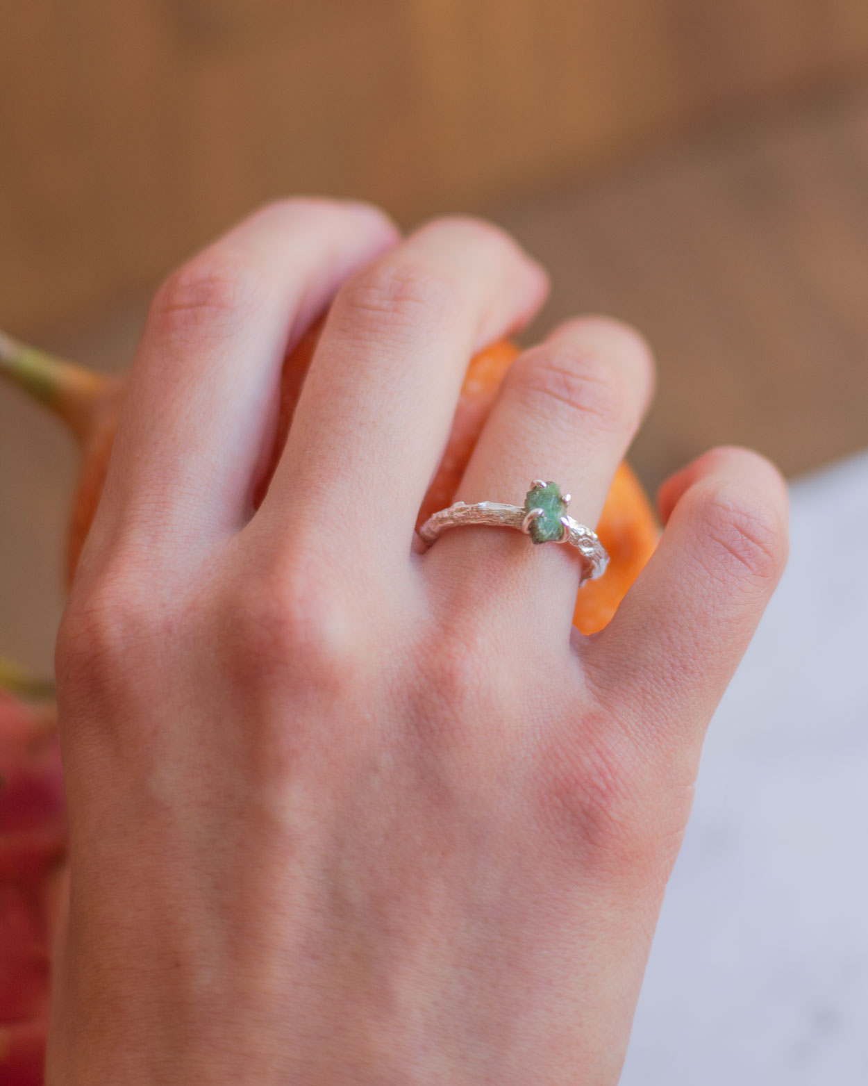 Anillo Ramita Esmeralda Plata Ecológica