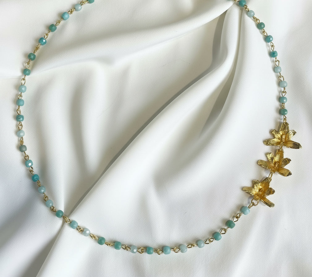 Collar Tres Orquidea Maxillaria Aguamarina