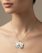 Collar Orquidea Phalaenopsis Baby Plata Esmeralda