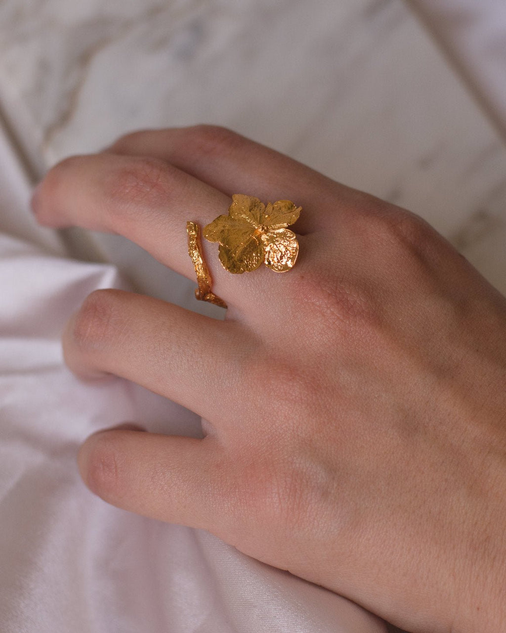 Anillo Flor Hortensia - Joyería Botánica | Liz de la Cruz