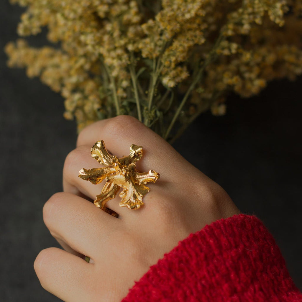 Anillo Orquidea Chocolate - Joyería Botánica | Liz de la Cruz