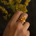 Anillo Orquidea Maxilaria - Joyería Botánica | Liz de la Cruz
