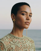 Aretes largos Orquidea Maxilaria Cadena - Joyería Botánica | Liz de la Cruz