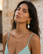 Aretes Orquidea Chocolate con Perla Barroca - Joyería Botánica | Liz de la Cruz