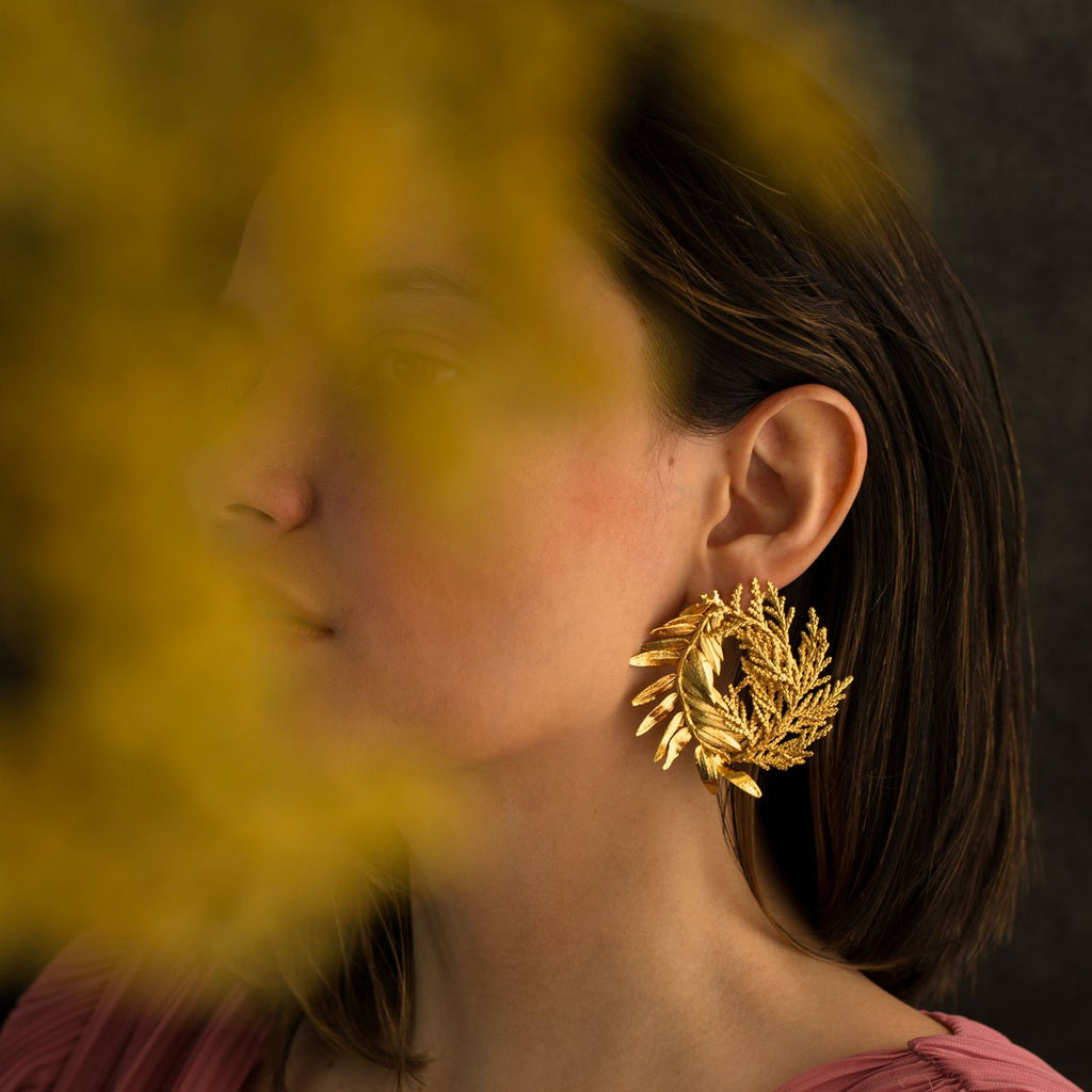 Aretes Romeron Hoja Pino Espiral - Joyería Botánica | Liz de la Cruz