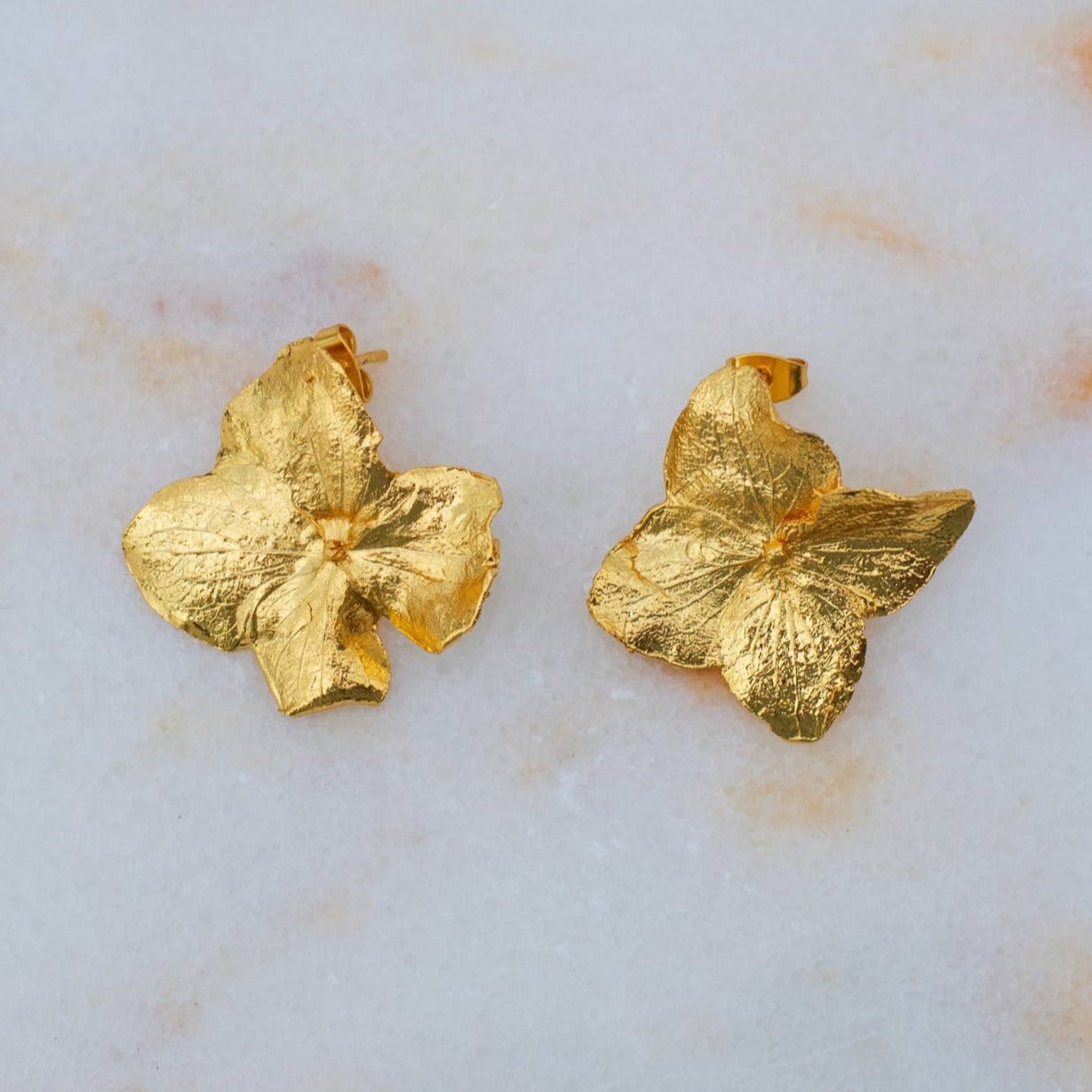 Aretes Topo Flor Hortensia - Joyería Botánica | Liz de la Cruz
