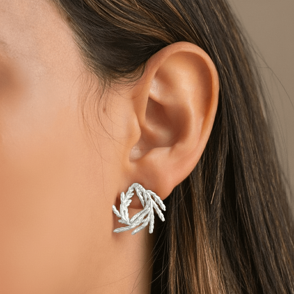 Aretes Topo Hoja Pino Espiral Plata Ecológica - Joyería Botánica | Liz de la Cruz