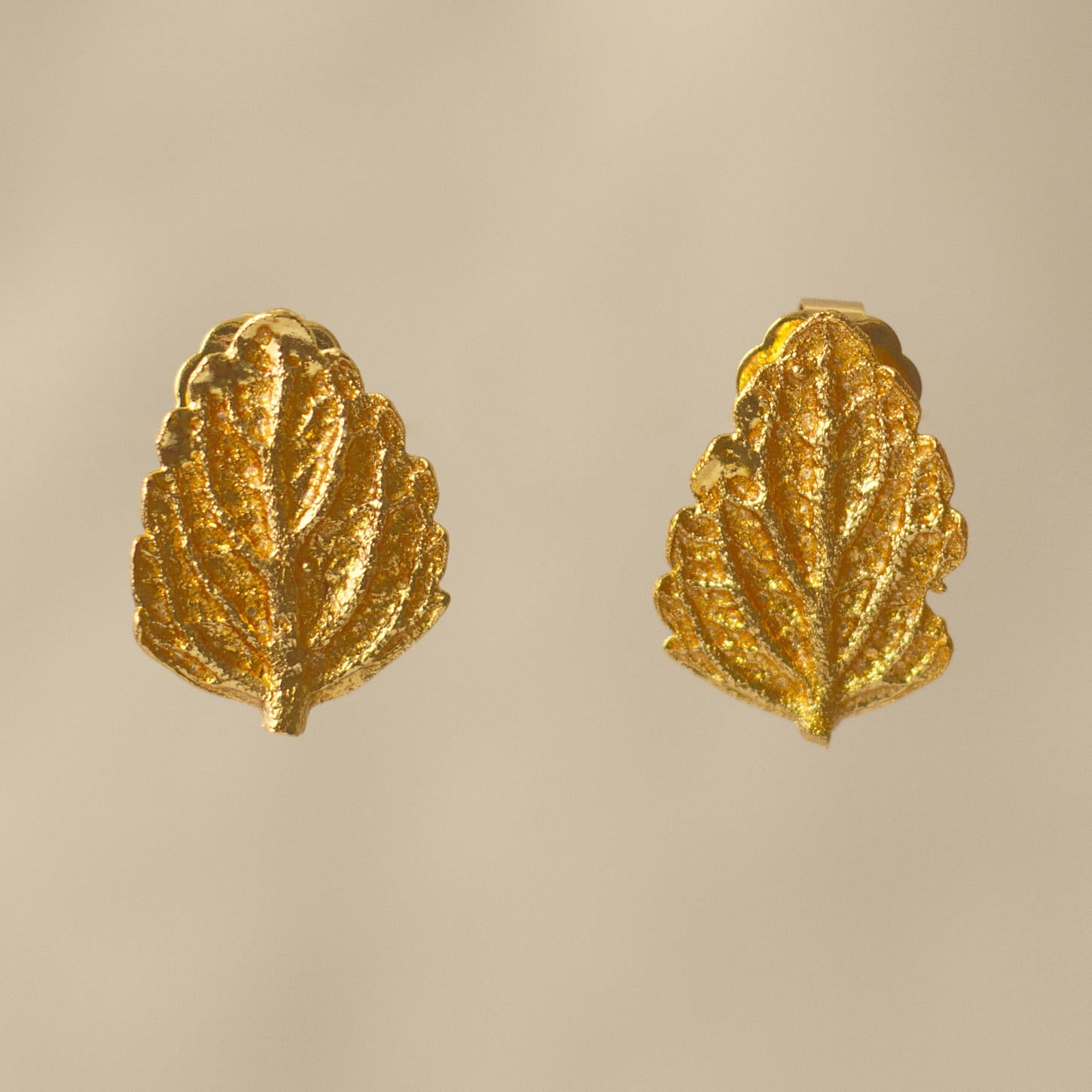 Aretes Topo Hoja Toronjil - Joyería Botánica | Liz de la Cruz
