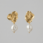 Aretes Topo Hortensia Perla - Joyería Botánica | Liz de la Cruz