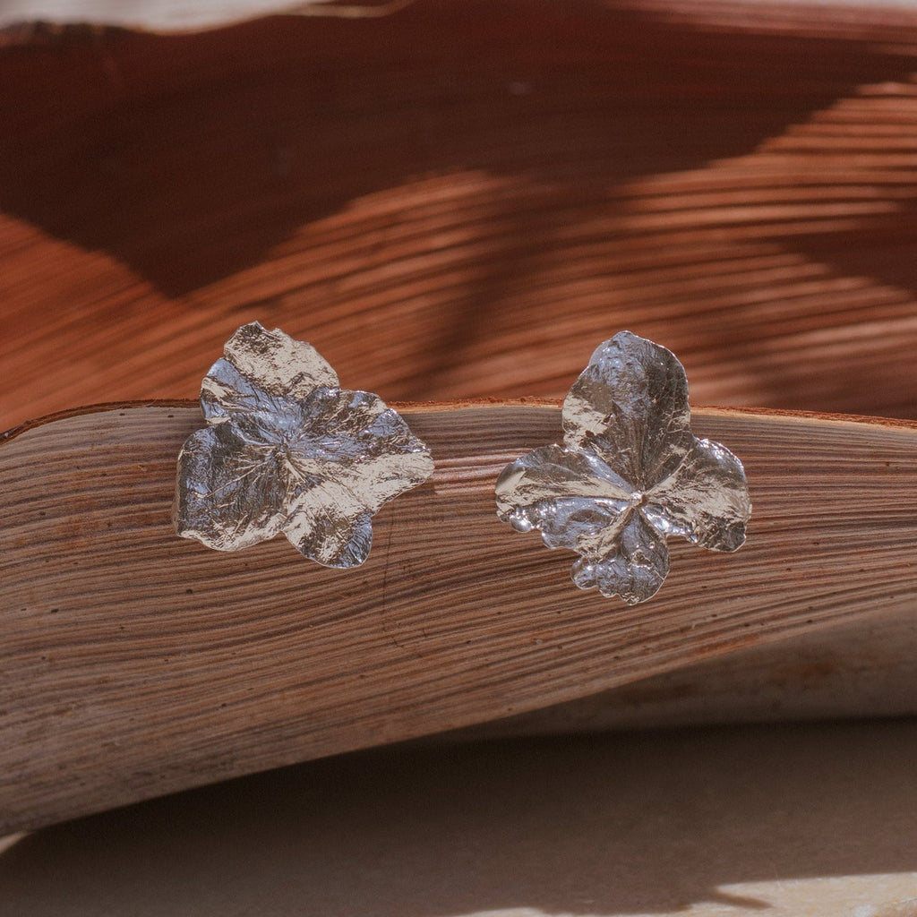 Aretes Topo Hortensia Plata Ecológica - Joyería Botánica | Liz de la Cruz