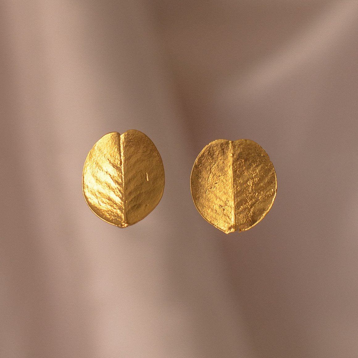 Aretes Topo Mini Hoja Mona Lisa - Joyería Botánica | Liz de la Cruz