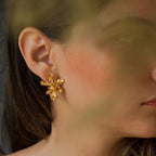 Aretes Topo Orquidea Chocolate - Joyería Botánica | Liz de la Cruz