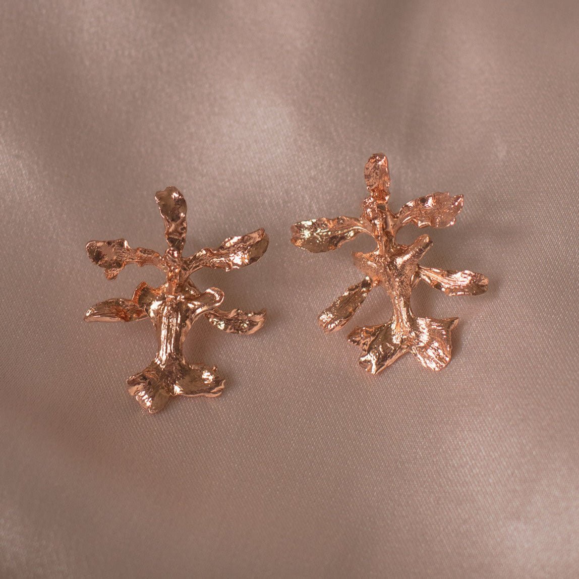 Aretes Topo Orquidea Oncidium - Joyería Botánica | Liz de la Cruz
