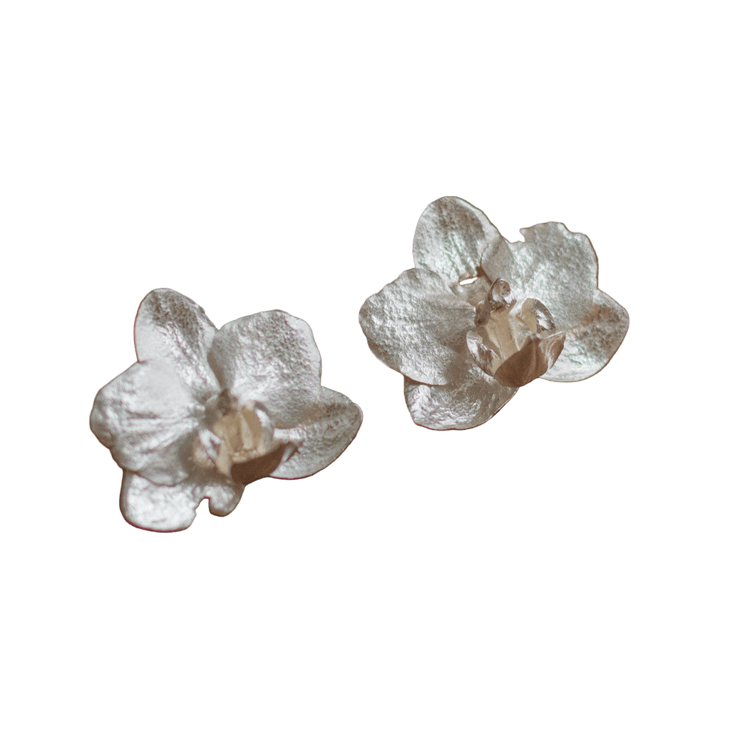 Aretes Topo Orquidea Phalaenopsis Baby Plata Eco - Joyería Botánica | Liz de la Cruz