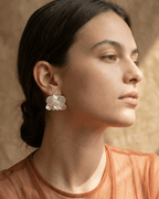 Aretes Topo Orquidea Phalaenopsis Baby Plata Eco - Joyería Botánica | Liz de la Cruz