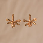 Aretes Topo Orquidea Prosthechea Sceptra - Joyería Botánica | Liz de la Cruz
