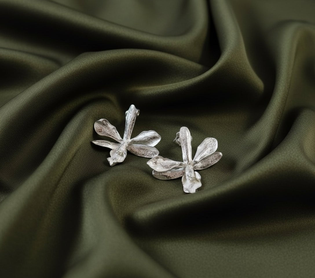 Aretes Topo Orquidea Prosthechea Sceptra Plata - Joyería Botánica | Liz de la Cruz