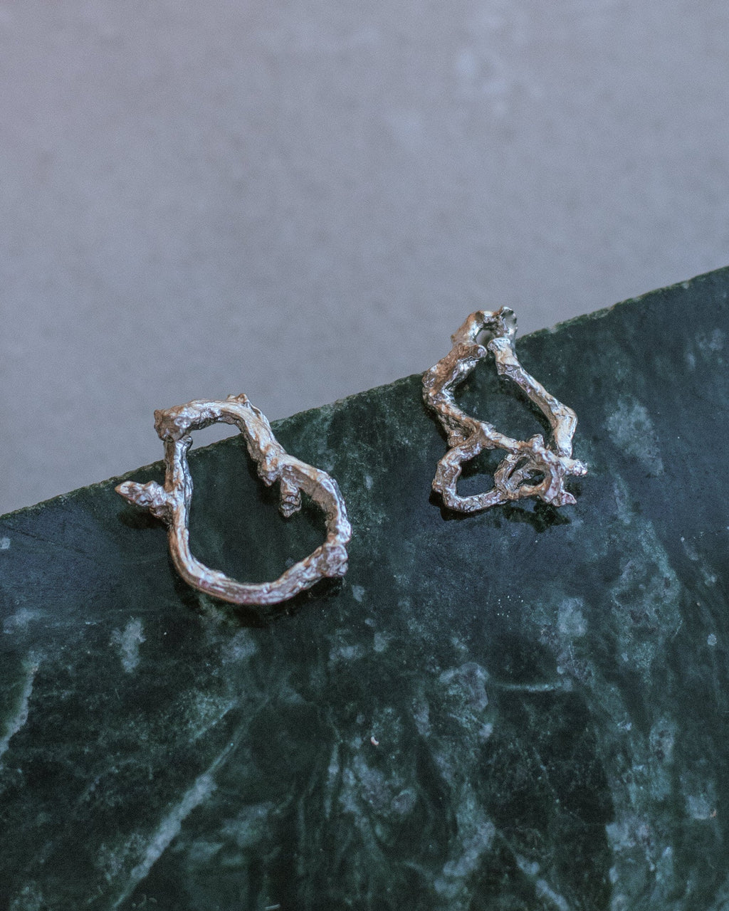 Aretes Topo Ramita Aro Plata Ecológica - Joyería Botánica | Liz de la Cruz