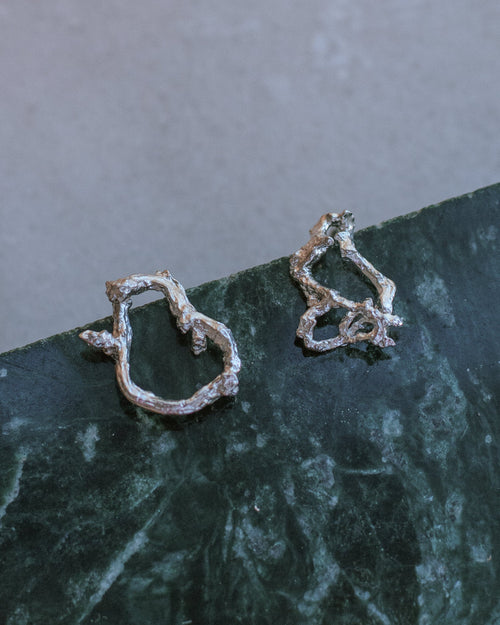 Aretes Topo Ramita Aro Plata Ecológica - Joyería Botánica | Liz de la Cruz