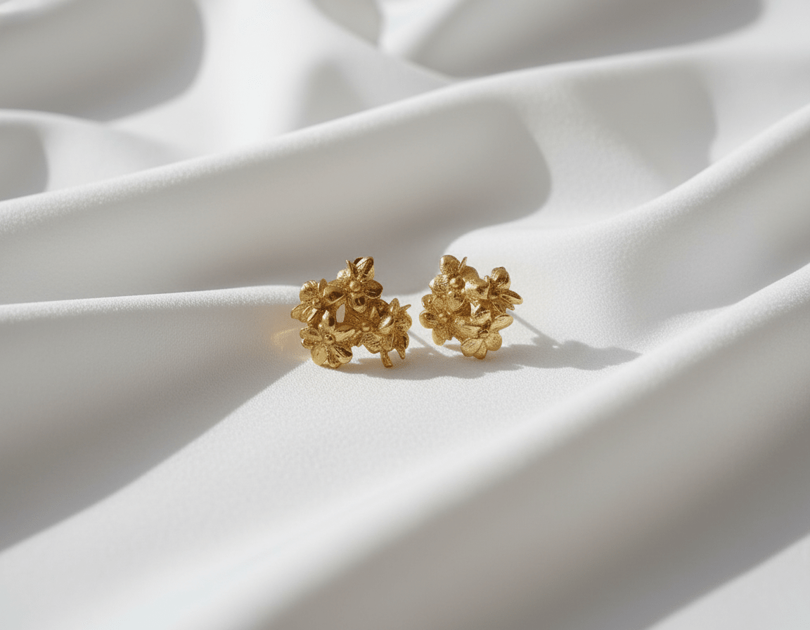 Aretes Topo Ramita Mini Flor Sauco Mediano - Joyería Botánica | Liz de la Cruz