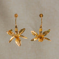 Aretes candonga hechos con orquidea lluvia de cereza real y esmeralda