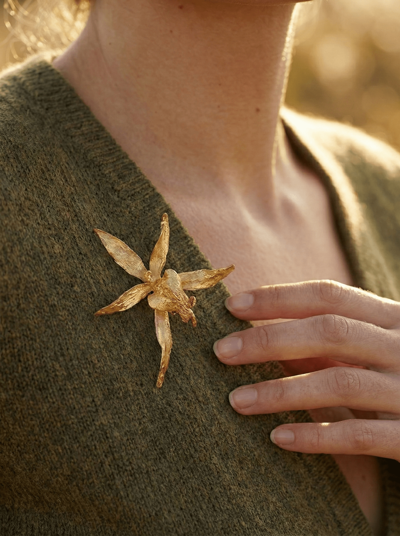 Broche Orquidea Brassia - Joyería Botánica | Liz de la Cruz