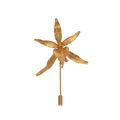 Prendedor de orquídea real metalizada en bronce con baño de oro, joyería artesanal colombiana de diseño botánico.