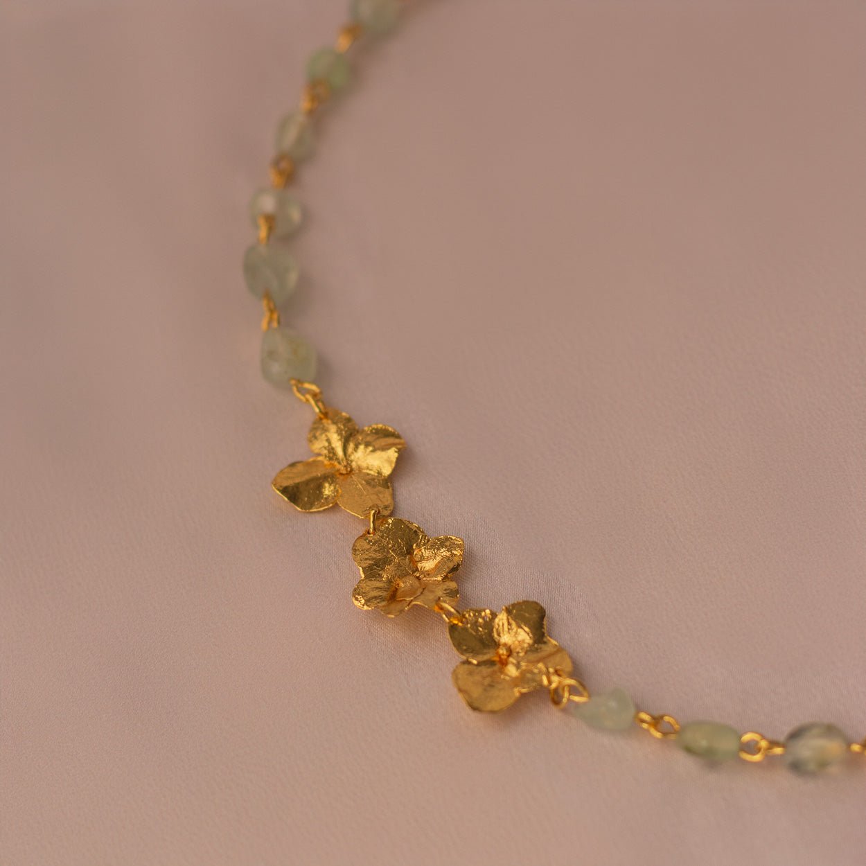Collar Choker Cuarzos Tres Hortensia - Joyería Botánica | Liz de la Cruz