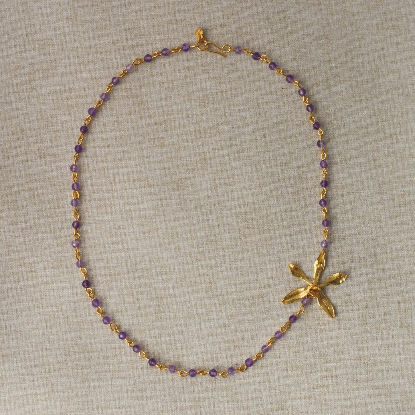 Collar Cuarzo Amatista Orquidea Encyclia Oncidioides - Joyería Botánica | Liz de la Cruz