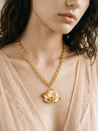 Collar Eslabonado Orquidea Phalaenopsis Suculenta - Joyería Botánica | Liz de la Cruz