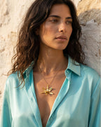 Collar Orquidea Lluvia de Cereza - Joyería Botánica | Liz de la Cruz