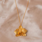 Collar Orquidea Phalaenopsis Sauco - Joyería Botánica | Liz de la Cruz